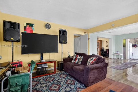 Купить виллу или дом в Пемброк-Пайнс, Флорида 4 спальни, 250.19м2, № 2021940 - фото 13