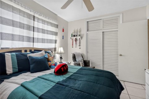 Купить виллу или дом в Пемброк-Пайнс, Флорида 4 спальни, 250.19м2, № 2021940 - фото 25