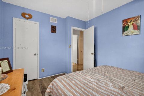 Купить виллу или дом в Пемброк-Пайнс, Флорида 4 спальни, 250.19м2, № 2021940 - фото 27