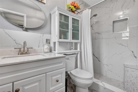 Купить виллу или дом в Пемброк-Пайнс, Флорида 4 спальни, 250.19м2, № 2021940 - фото 21