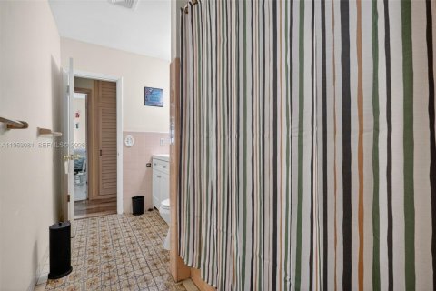 Купить виллу или дом в Пемброк-Пайнс, Флорида 4 спальни, 250.19м2, № 2021940 - фото 29