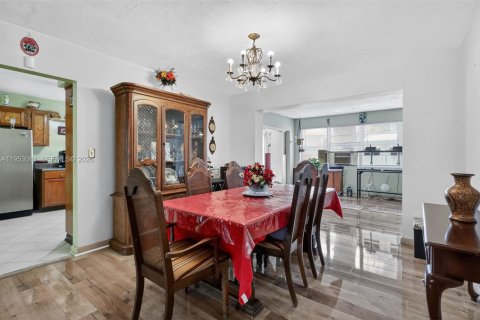 Купить виллу или дом в Пемброк-Пайнс, Флорида 4 спальни, 250.19м2, № 2021940 - фото 30