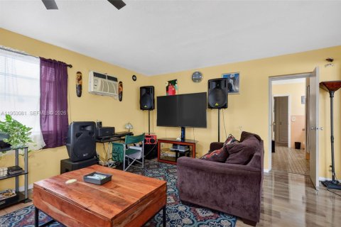 Купить виллу или дом в Пемброк-Пайнс, Флорида 4 спальни, 250.19м2, № 2021940 - фото 12