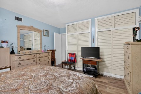 Купить виллу или дом в Пемброк-Пайнс, Флорида 4 спальни, 250.19м2, № 2021940 - фото 19