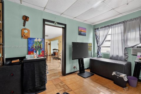 Купить виллу или дом в Пемброк-Пайнс, Флорида 4 спальни, 250.19м2, № 2021940 - фото 17