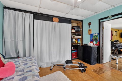 Купить виллу или дом в Пемброк-Пайнс, Флорида 4 спальни, 250.19м2, № 2021940 - фото 16