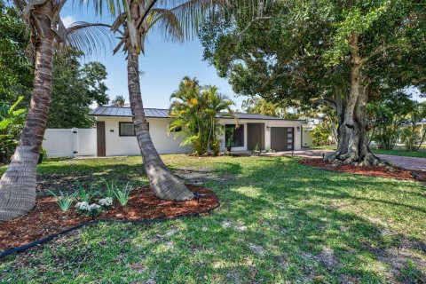 House in Jupiter, Florida 3 bedrooms, 168.71 sq.m. № 2242691 - photo 2