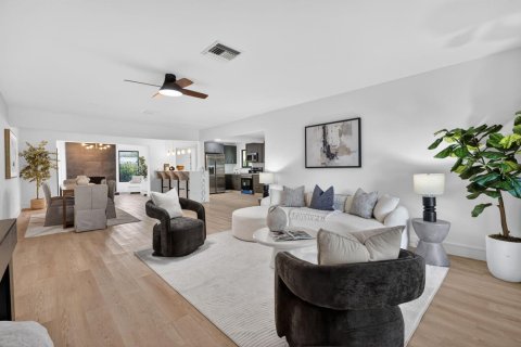 House in Jupiter, Florida 3 bedrooms, 168.71 sq.m. № 2242691 - photo 6