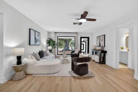 House in Jupiter, Florida 3 bedrooms, 168.71 sq.m. № 2242691 - photo 12