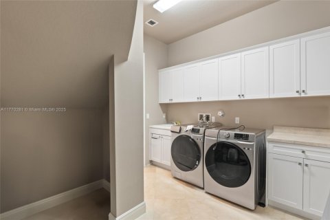 House in Parkland, Florida 5 bedrooms, 491.17 sq.m. № 1702256 - photo 24