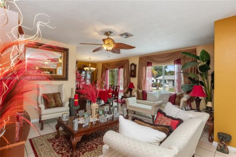 Купить виллу или дом в Майами, Флорида 4 спальни, 181.72м2, № 2006895 - фото 4