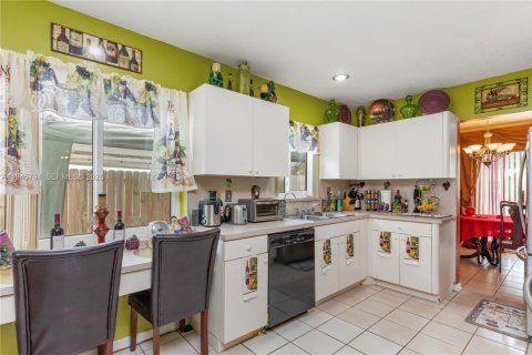 Купить виллу или дом в Майами, Флорида 4 спальни, 181.72м2, № 2006895 - фото 15