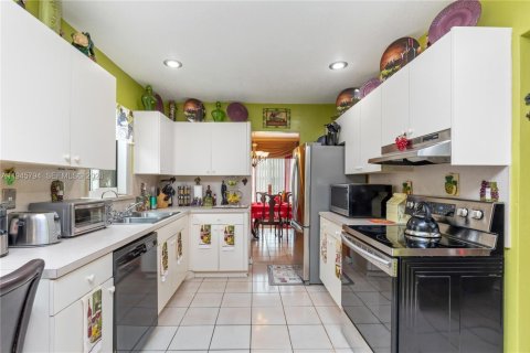 Купить виллу или дом в Майами, Флорида 4 спальни, 181.72м2, № 2006895 - фото 14