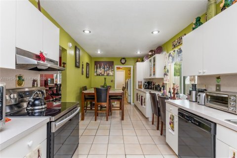 Купить виллу или дом в Майами, Флорида 4 спальни, 181.72м2, № 2006895 - фото 8