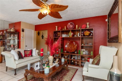 Купить виллу или дом в Майами, Флорида 4 спальни, 181.72м2, № 2006895 - фото 17