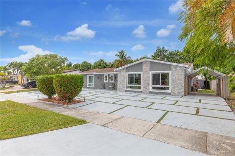 Купить виллу или дом в Майами, Флорида 4 спальни, 181.72м2, № 2006895 - фото 2