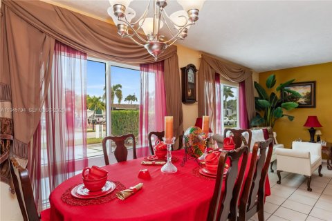 Купить виллу или дом в Майами, Флорида 4 спальни, 181.72м2, № 2006895 - фото 6