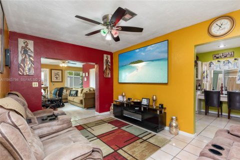 Купить виллу или дом в Майами, Флорида 4 спальни, 181.72м2, № 2006895 - фото 7