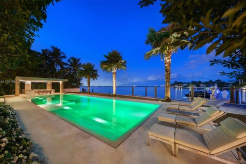 Купить виллу или дом в Майами, Флорида 8 спален, 1610м2, № 1960165 - фото 1