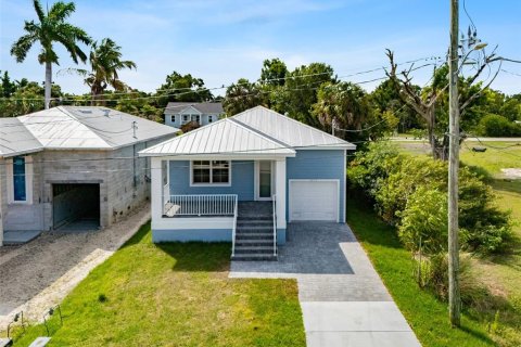 House in Punta Gorda, Florida 3 bedrooms, 115.94 sq.m. № 2232652 - photo 2