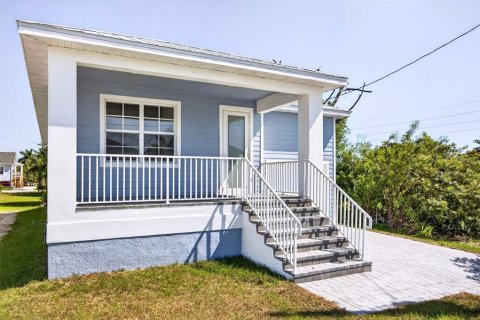 House in Punta Gorda, Florida 3 bedrooms, 115.94 sq.m. № 2232652