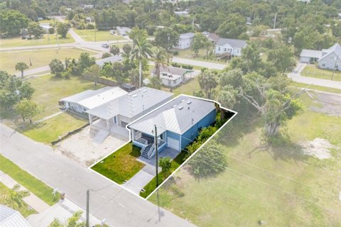 House in Punta Gorda, Florida 3 bedrooms, 115.94 sq.m. № 2232652 - photo 29