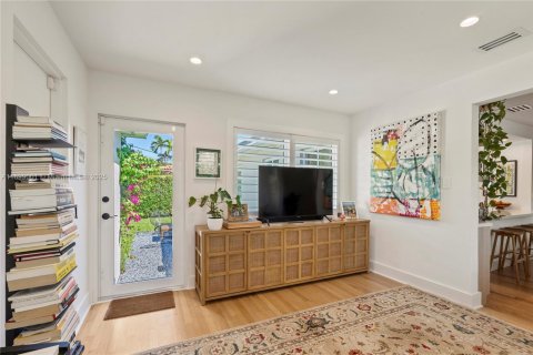 Casa en venta en Coral Gables, Florida, 3 dormitorios, 130.53 m2 № 1952387 - foto 21