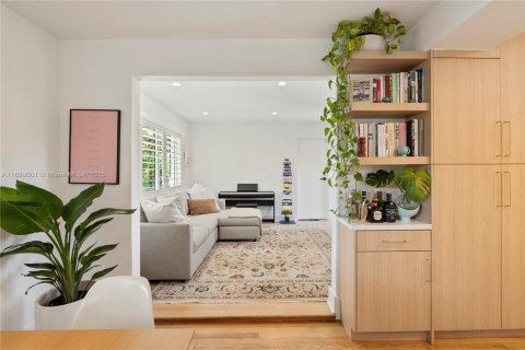 Casa en venta en Coral Gables, Florida, 3 dormitorios, 130.53 m2 № 1952387 - foto 18