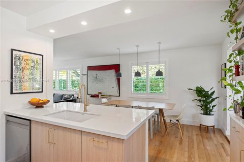 Casa en venta en Coral Gables, Florida, 3 dormitorios, 130.53 m2 № 1952387 - foto 16