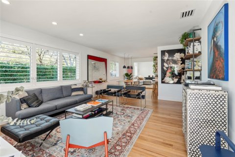 Casa en venta en Coral Gables, Florida, 3 dormitorios, 130.53 m2 № 1952387 - foto 3