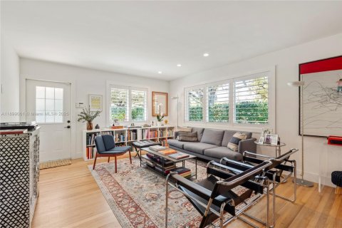 Casa en venta en Coral Gables, Florida, 3 dormitorios, 130.53 m2 № 1952387 - foto 7