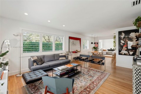 Casa en venta en Coral Gables, Florida, 3 dormitorios, 130.53 m2 № 1952387 - foto 5