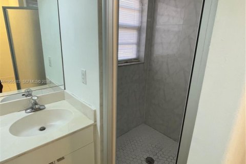 Снять в аренду таунхаус в Майами, Флорида 3 спальни, 150.41м2, № 2028020 - фото 11