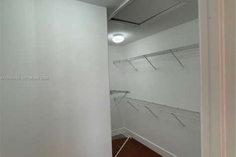 Снять в аренду таунхаус в Майами, Флорида 3 спальни, 150.41м2, № 2028020 - фото 10