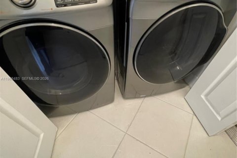 Снять в аренду таунхаус в Майами, Флорида 3 спальни, 150.41м2, № 2028020 - фото 24