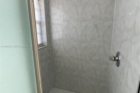 Снять в аренду таунхаус в Майами, Флорида 3 спальни, 150.41м2, № 2028020 - фото 12