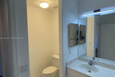 Снять в аренду таунхаус в Майами, Флорида 3 спальни, 150.41м2, № 2028020 - фото 13