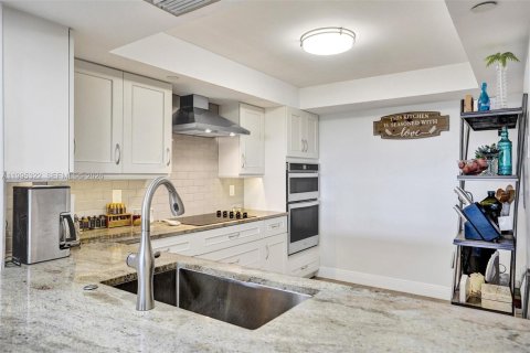 Copropriété à vendre à Fort Lauderdale, Floride: 2 chambres, 122.63 m2 № 2062981 - photo 10