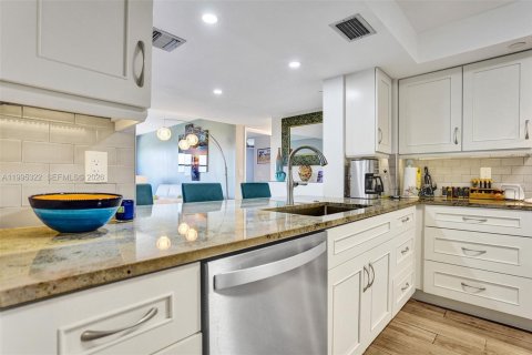 Copropriété à vendre à Fort Lauderdale, Floride: 2 chambres, 122.63 m2 № 2062981 - photo 9