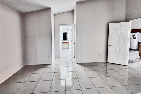 Villa ou maison à vendre à Orlando, Floride: 3 chambres, 172.98 m2 № 2425362 - photo 11