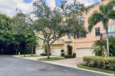 Townhouse in Palm Beach Gardens, Florida 3 bedrooms, 242.38 sq.m. № 2359784 - photo 4