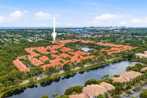 Townhouse in Palm Beach Gardens, Florida 3 bedrooms, 242.38 sq.m. № 2359784 - photo 6