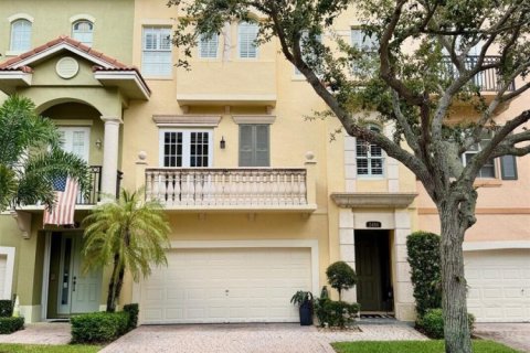Townhouse in Palm Beach Gardens, Florida 3 bedrooms, 242.38 sq.m. № 2359784 - photo 2
