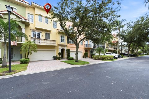 Townhouse in Palm Beach Gardens, Florida 3 bedrooms, 242.38 sq.m. № 2359784 - photo 3
