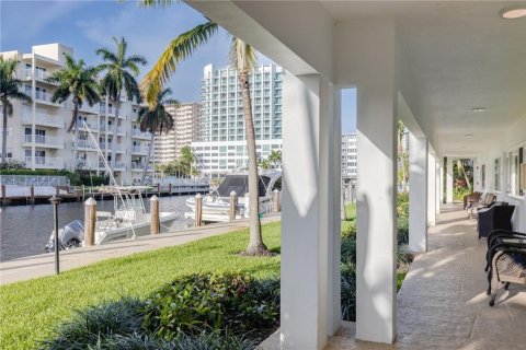 Condo in Fort Lauderdale, Florida, 1 bedroom  № 1128929 - photo 1