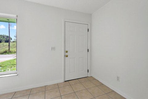 House in Jensen Beach, Florida 2 bedrooms, 91.79 sq.m. № 2273575 - photo 12