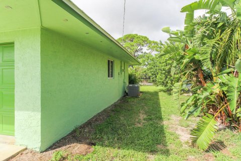 House in Jensen Beach, Florida 2 bedrooms, 91.79 sq.m. № 2273575 - photo 9