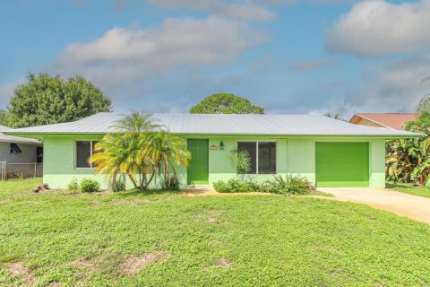 House in Jensen Beach, Florida 2 bedrooms, 91.79 sq.m. № 2273575