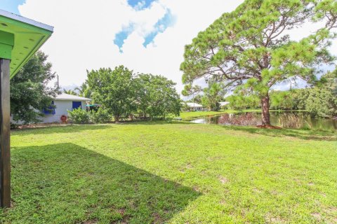 House in Jensen Beach, Florida 2 bedrooms, 91.79 sq.m. № 2273575 - photo 2