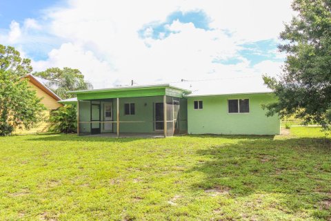 House in Jensen Beach, Florida 2 bedrooms, 91.79 sq.m. № 2273575 - photo 4